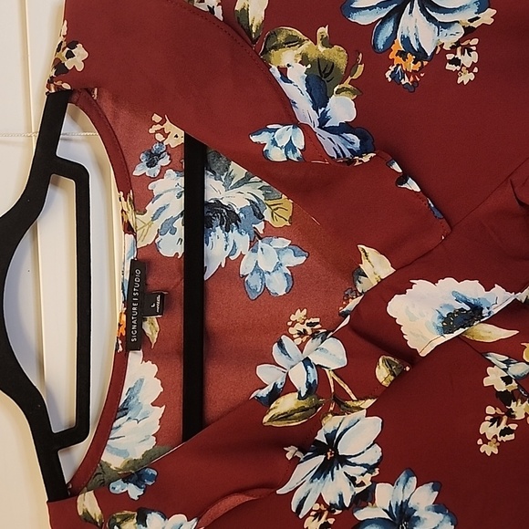 Signature STUDIO Floral Maroom Sheer Bell Sleeve Ruffled Top Large - Picture 2 of 7